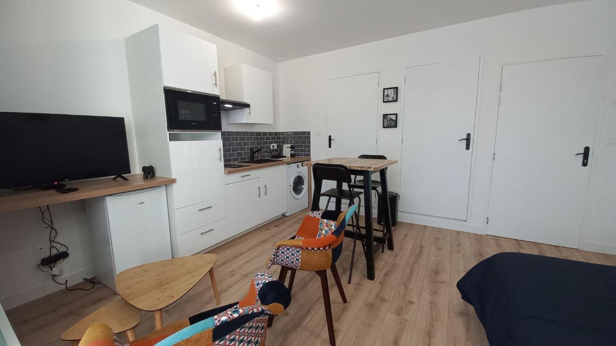 Segre Centre ✰ Studio ✰ 24M² ✰ Cuisne ✰ Wifi ✰ Tout Neuf! Exterior foto